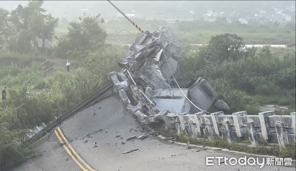 ▲▼ 崙天大橋斷裂 。（圖／記者黃彥傑翻攝）