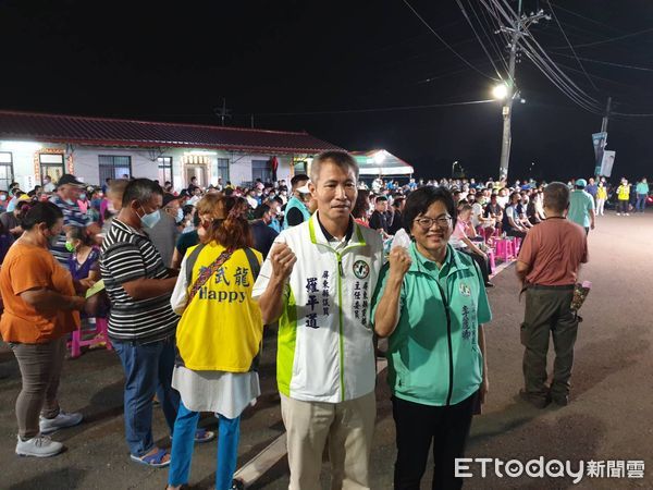 ▲民進黨提名萬丹鄉長候選人李麗卿(18)日晚在萬丹鄉竹林村竹林宮前廣場舉行造勢團結晚會             。（圖／李麗卿服務處提供，下同）