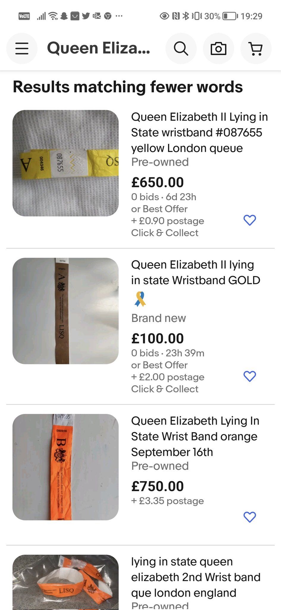 ▲▼瞻仰英國女王的排隊手環在拍賣網站上被炒高價格，一條紙帶最高被喊到7萬英鎊。（圖／翻攝自推特@angellof1980）