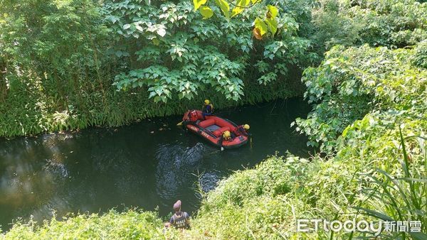 ▲▼台中男赴南投草屯釣魚卻失蹤，警消抽溪水在深潭中尋獲他的遺體。（圖／記者高堂堯翻攝，下同）