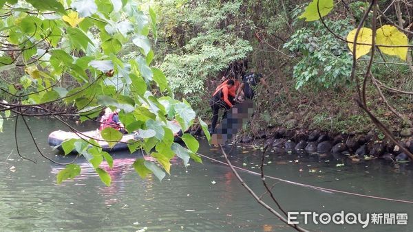 ▲▼台中男赴南投草屯釣魚卻失蹤，警消抽溪水在深潭中尋獲他的遺體。（圖／記者高堂堯翻攝，下同）