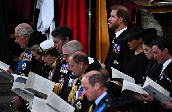 ▲▼英國女王國葬，哈利梅根坐在第二排。（圖／路透）