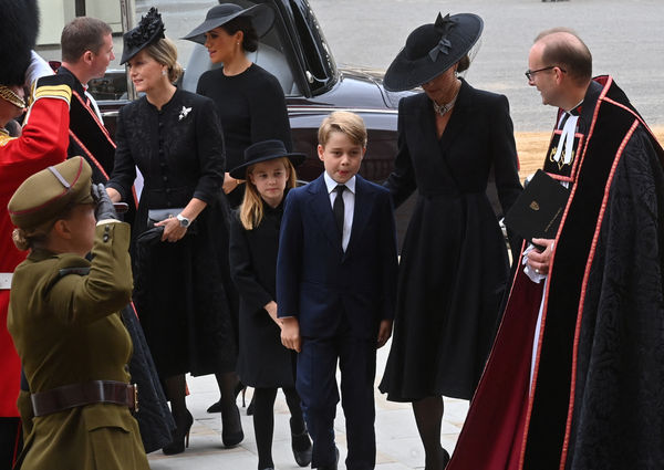 ▲▼英國女王國葬，凱特王妃也帶著喬治及夏綠蒂出席。（圖／路透）