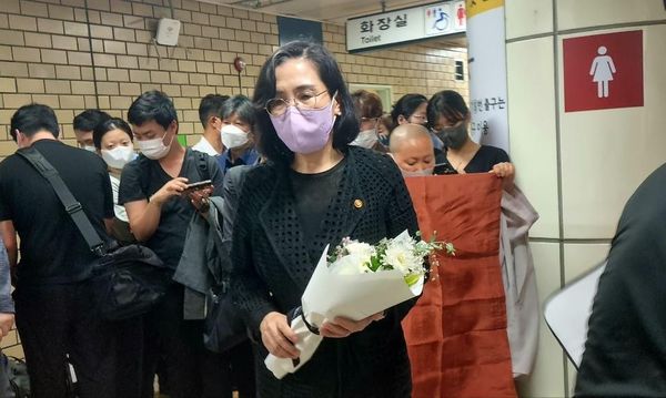 狠男跟騷偷拍女同事　埋伏70分鐘殘忍殺人！韓政府「不保護凶嫌」公開個資