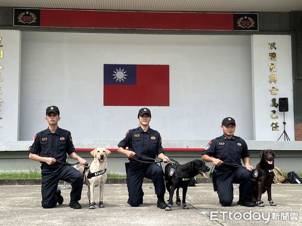 ▲憲指部20日展現緝毒犬搜索、查緝能力。（圖／記者蘇晏男攝）