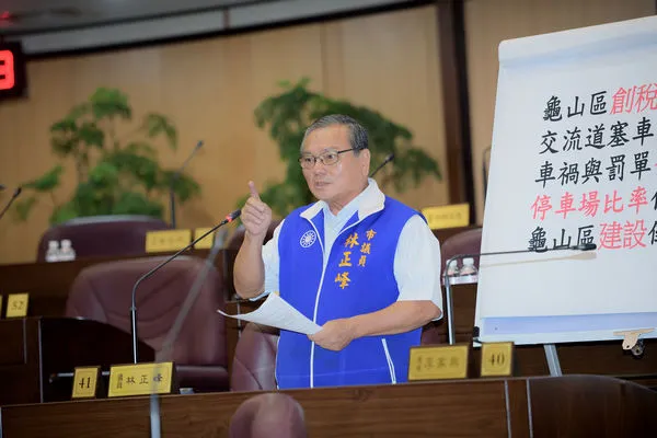  ▲告別政壇最後一次總質詢，林正峰提書面質詢，心念龜山區八項重大建設進度。（圖／市議會資料照）
