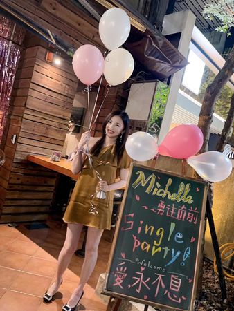 ▲何如芸邀請閨蜜舉行單身派對。（圖／翻攝自何如芸臉書）