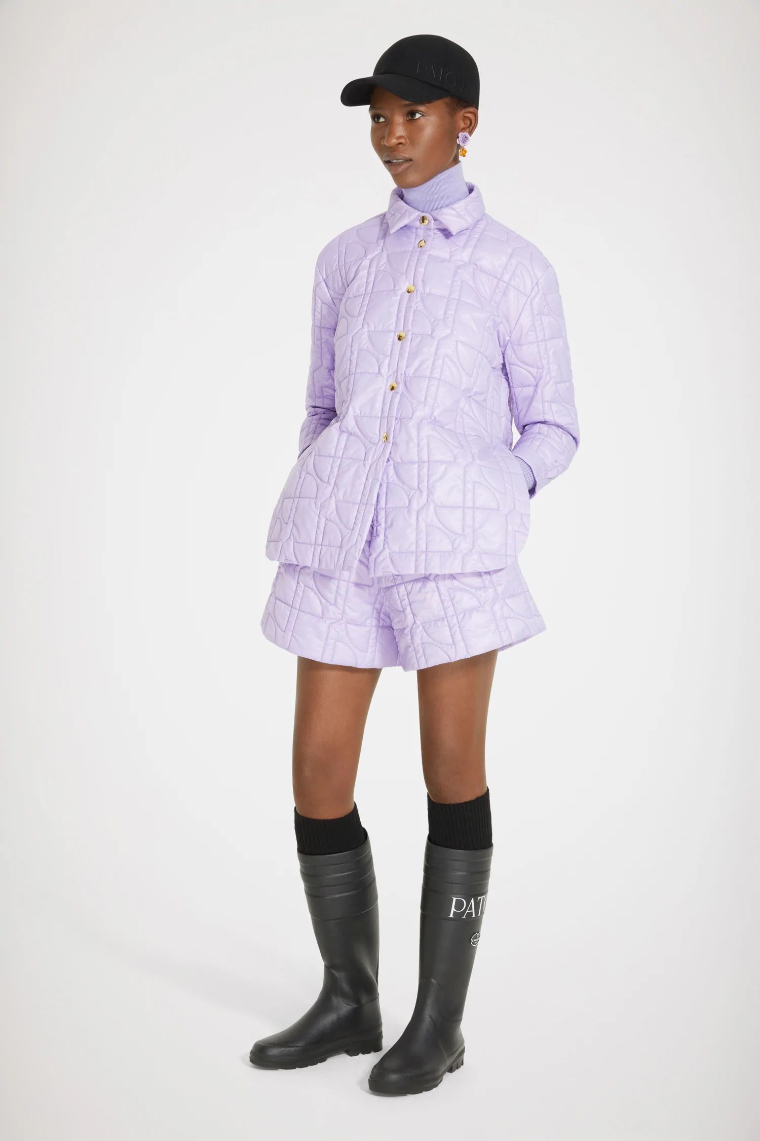 ▲薰衣草紫的澎澎外套，在微寒的天氣也無法阻止你可愛。（圖／翻攝自Patou官網）