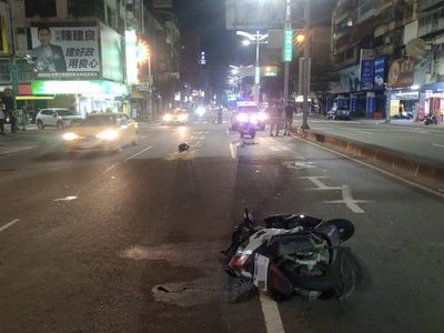 女深夜過馬路…遭19歲無照男騎士撞死！家人緊跟目擊奪命瞬間