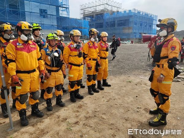 ▲台北市消防局搜救隊出動39人包含救災車屬、搜救犬赴花蓮參加全國防災日救災演練。（圖／記者張君豪翻攝）