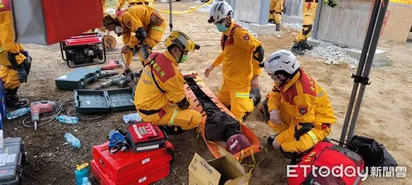 ▲台北市消防局搜救隊出動39人包含救災車屬、搜救犬赴花蓮參加全國防災日救災演練。（圖／記者張君豪翻攝）