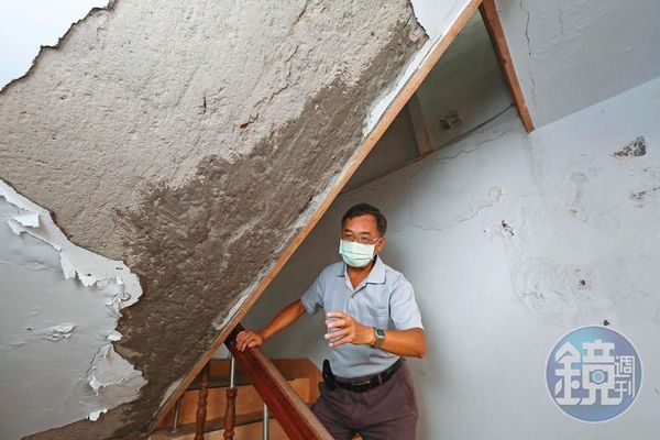 住在海砂屋最怕地震，住戶張榮泰說，918地震，他嚇得跑出去避難1個小時才敢回家。（本刊資料照）
