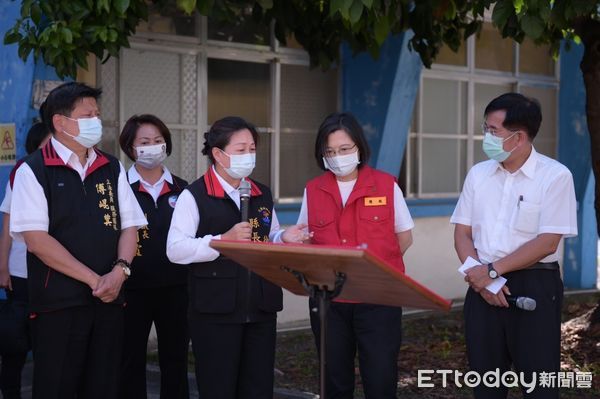 ▲▼蔡英文視察花蓮玉里鎮玉興橋、玉里高級中學及東里車站受損情形。（圖／花蓮縣政府提供，下同）