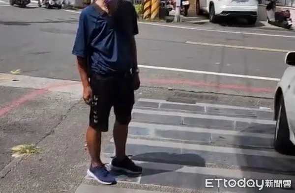 ▲56歲黃姓男子涉嫌盯梢騷擾王姓女子，被永康分局警方傳喚到案說明並依法告誡。（圖／記者林悅翻攝）