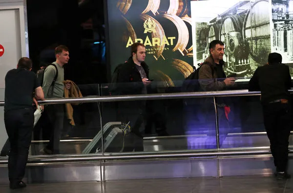 ▲▼ 普丁宣布部分動員令後，俄羅斯民眾搭機抵達亞美尼亞。（圖／路透）