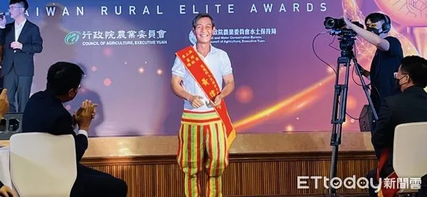 ▲黃偉峰復育織羅部落原有傳統作物「葛鬱金」，以友善耕作並傳遞給部落族人，不僅創造部落經濟產業，並以葛鬱金打亮春日社區名號。（圖／花蓮縣政府提供，下同）