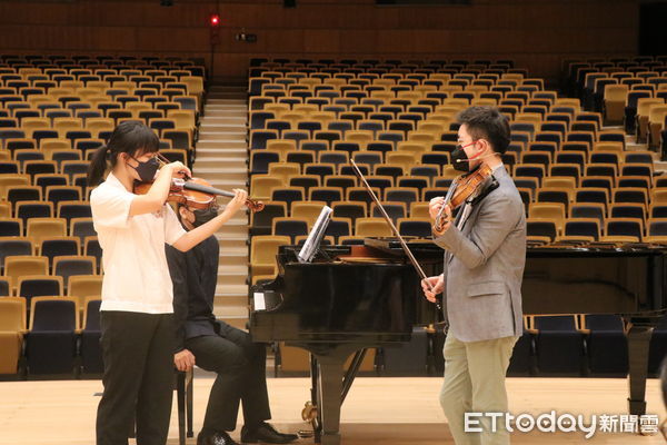 ▲9月20日小提琴家黃俊文於台東藝文中心指導學員。（圖／記者楊漢聲翻攝）
