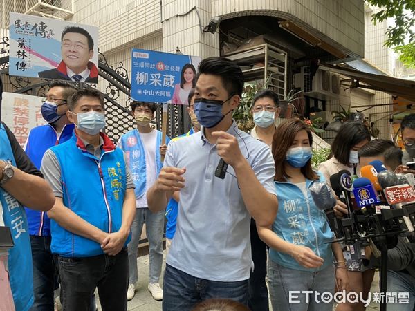 ▲▼蔣萬安赴長春市場掃街拜會。（圖／記者崔至雲攝）