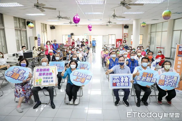 ▲銀光未來創新協會與雲林縣長張麗善合作銀光敬老眼鏡多年了，已協助雲林長輩配了近3萬副老花眼鏡。（圖／記者蔡佩旻翻攝）