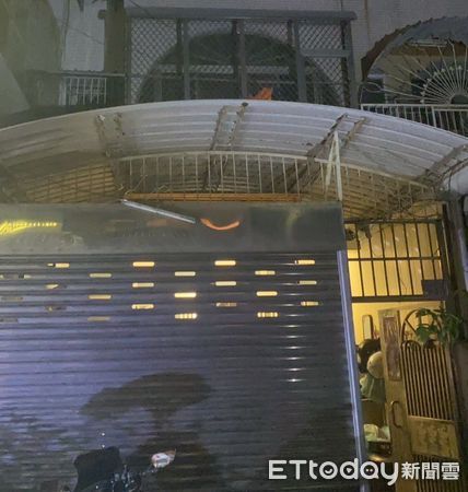 ▲台南市永康區復華七街32巷20弄內，25日凌晨傳出住宅火警，在消防人員全力搶救下，火勢於20分鐘內撲滅。（圖／民眾提供，下同）