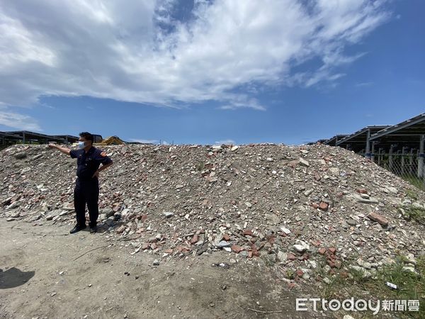 ▲張姓警員的兒子自有土地被檢舉堆置建築廢棄物             。（圖／記者陳崑福翻攝，下同）