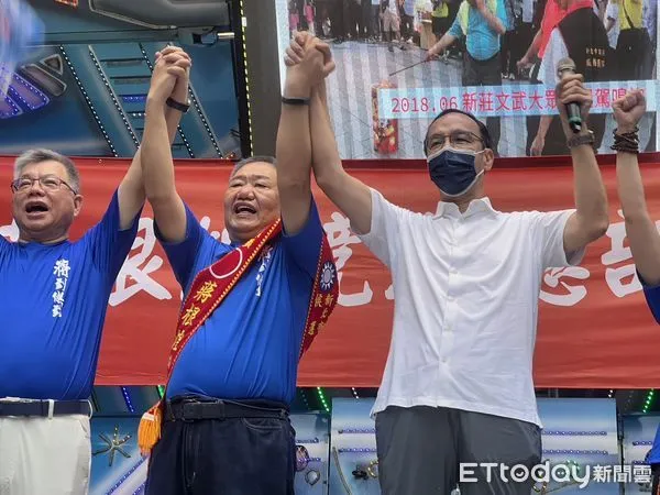 ▲朱立倫25日替新北市議長蔣根煌競選總部開幕站台。（圖／記者蘇晏男攝）