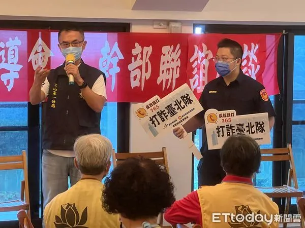 ▲台北市文山第一警分局在國際佛光會中華總會泰山區督導會長聯誼活動中進行防詐宣導           。（圖／佛光山泰山禪淨中心提供，下同）