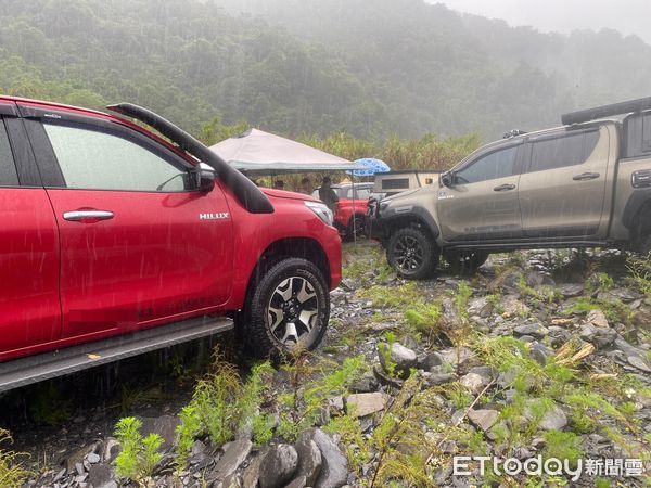 ▲▼        宜蘭露營民眾受困清水地熱公園溪床     。（圖／記者游芳男翻攝）