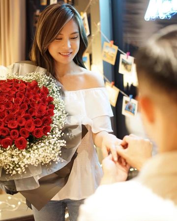 ▲香港最美主播丘靜雯被求婚。（圖／翻攝自Instagram／Nicole Yau 丘靜雯）