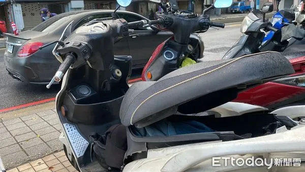 ▲▼林男酒後開賓士從路邊開出，張男騎車經過摔車後撞上，送醫命危。（圖／記者游宗樺攝）