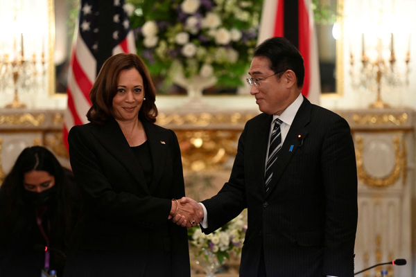 ▲▼美國副總統賀錦麗（Kamala Harris）會晤日本首相岸田文雄。（圖／路透）
