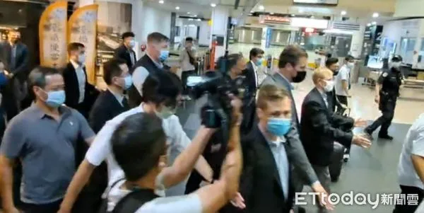 ▲▼美國前國務卿蓬佩奧（Mike Pompeo）再度造訪台灣，一下飛機就直奔高雄。（圖／記者吳奕靖翻攝）