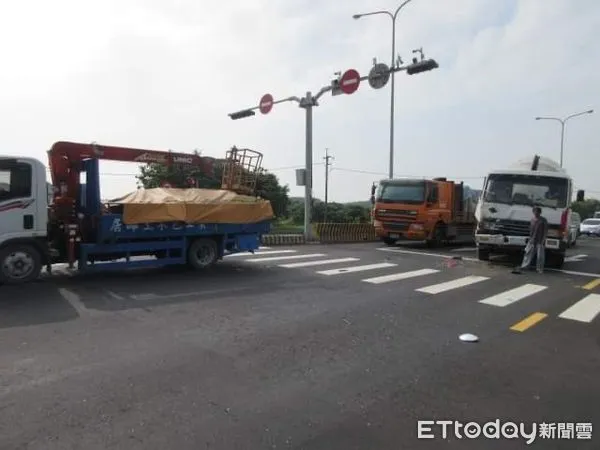 ▲▼新竹西濱路大車車禍。（圖／記者蔡文淵翻攝）