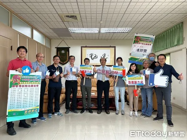 ▲中華醫事科技大學視光系驗光師高考表現亮眼，校長孫逸民（左六）與系上師生開心分享喜悅。（圖／記者林悅翻攝）