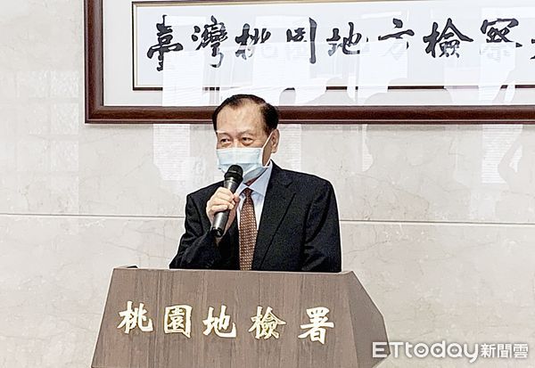 ▲目前擔任台灣法學領航協會理事長的前法務部長曾勇夫今天在桃園地檢署「窗外有藍天」書法特展上致詞。（圖／記者沈繼昌攝）