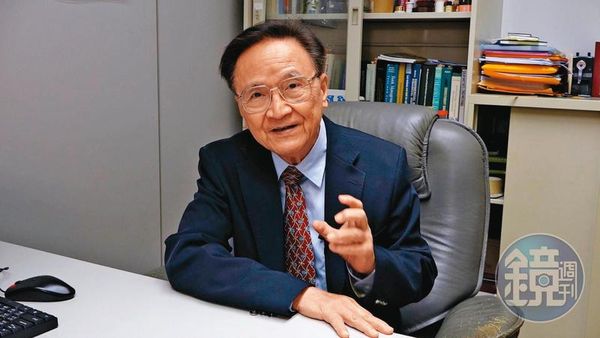殷乃平示警，「明年全球經濟會陷入衰退，台灣經濟也會受影響，大家要有心理準備，明年可能要過苦日子。」