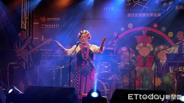 ▲第一波膠音樂展，老歌手吳花枝連唱7首歌曲，讓台下觀眾過足癮。（圖／台東縣政府提供，下同）