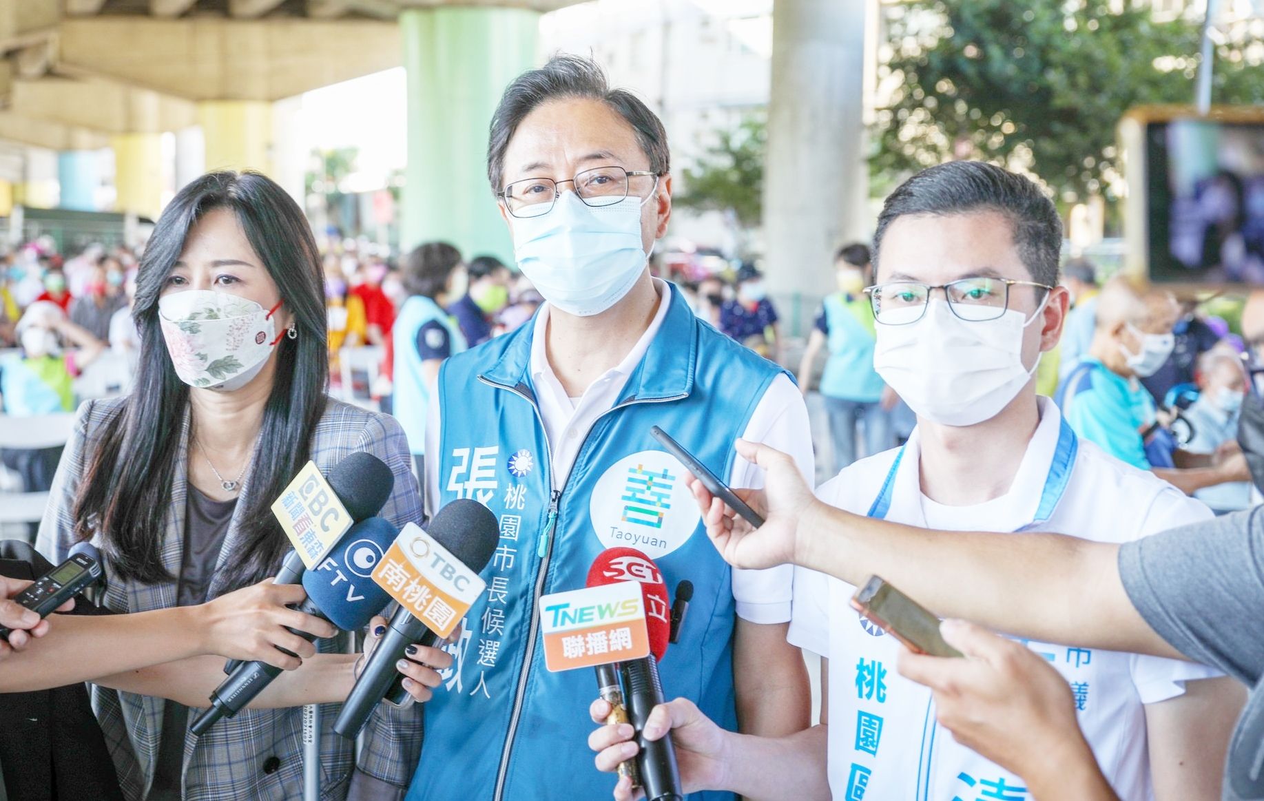 ▲國民黨桃園市長參選人張善政今（28）日受訪時指出，鏡電視案有立委出示錄音檔證明，總統府與行政院高層介入NCC，蔡英文總統、蘇貞昌院長與周玉蔻就是台灣三大寇，NCC是新的東廠，希望他們能三思，不要再走下去了。（圖／記者沈繼昌翻攝）