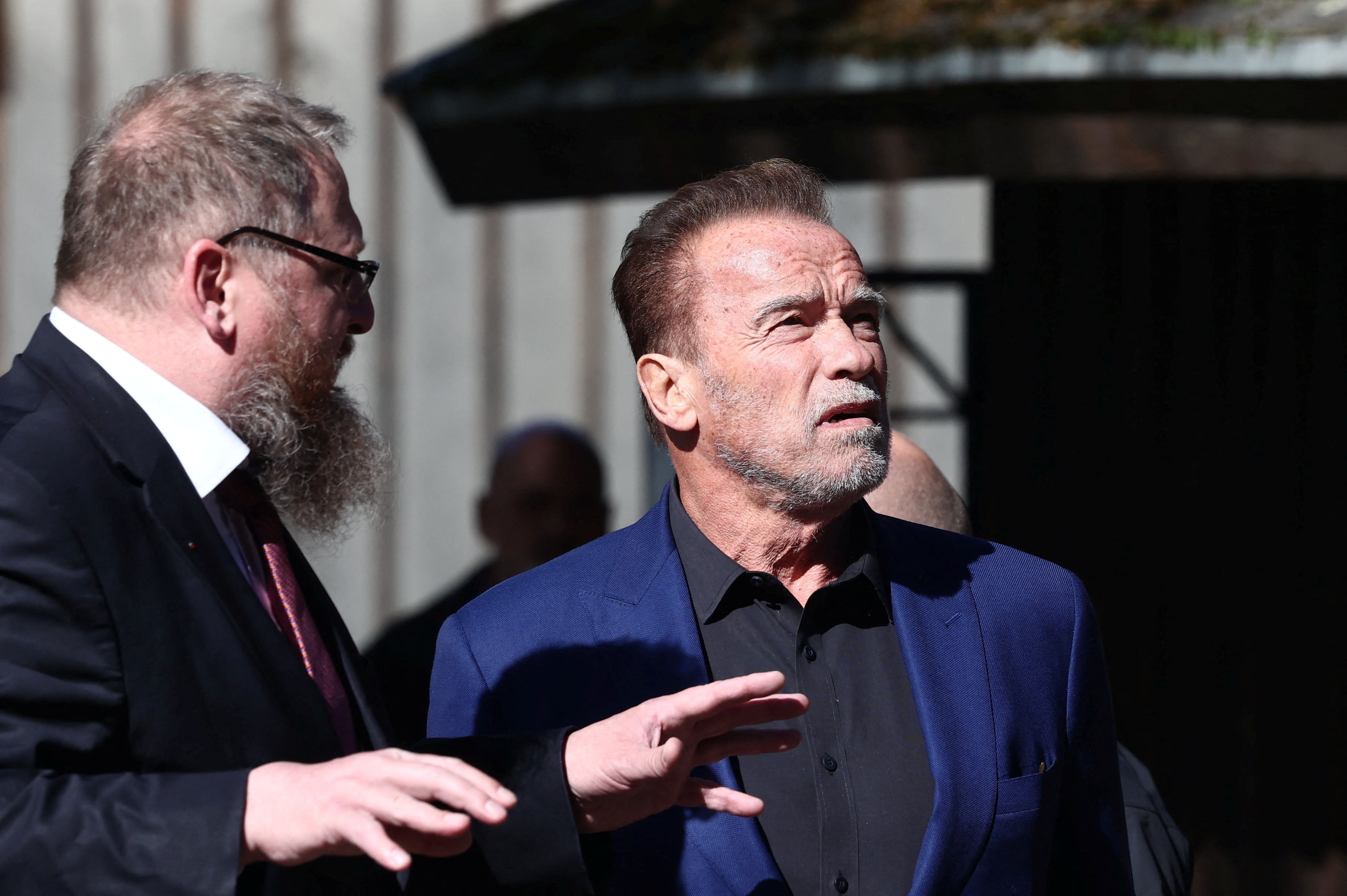 ▲▼美國好萊塢動作巨星阿諾史瓦辛格（Arnold Schwarzenegger）到波蘭奧斯威辛集中營，誓言對抗仇恨。（圖／路透）