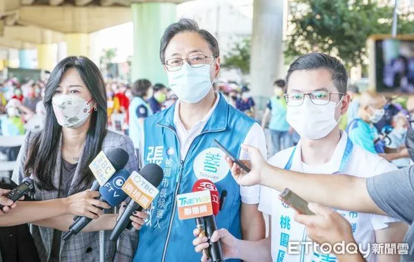 ▲國民黨桃園市長參選人張善政今（28）日受訪時指出，鏡電視案有立委出示錄音檔證明，總統府與行政院高層介入NCC，蔡英文總統、蘇貞昌院長與周玉蔻就是台灣三大寇，NCC是新的東廠，希望他們能三思，不要再走下去了。（圖／記者沈繼昌翻攝）