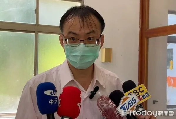 ▲明德外監副典獄長江振亨指出，經查係同仁在探親明書謄寫日期「誤植」，造成此一誤會，已深刻檢討，議處相關人員。（圖／記者林悅翻攝，下同）