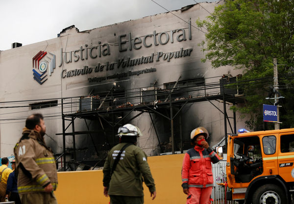 ▲▼巴拉圭選舉法院失火。（圖／路透）