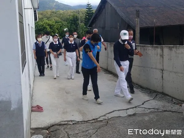 ▲▼9月29日臺東縣長饒慶鈴偕同慈濟慈善事業基金會顏博文執行長前往勘查池上、海端鄉受災戶。（圖／慈濟提供）