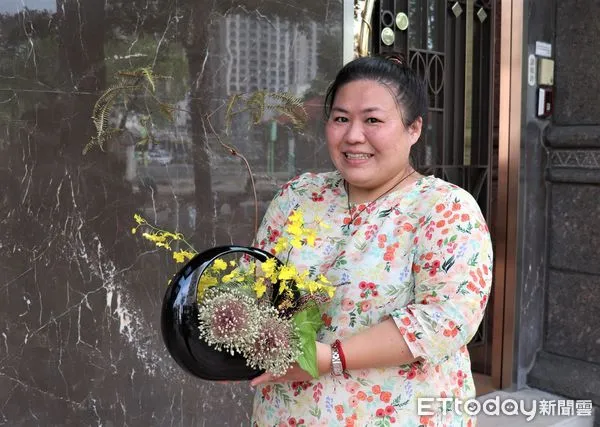 ▲42歲的許儷耀透過「產業人才投資方案」學習花藝相關課程，並成立「深草-Maruko’s little garden」部落格，接受商業委託也開課教學，每月為自己加薪3成。（圖／記者林悅翻攝，下同）
