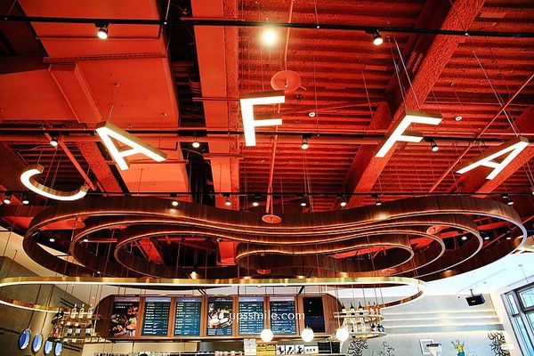 ▲▼有著「全台最美公園咖啡廳」封號的卡啡那CAFFAINA，正式在台北內湖開設首間店面。（圖／部落客萍子提供）