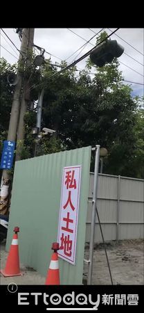 ▲東港鎮新勝2巷出入口豎立「私人土地」告示牌             。（圖／民眾提供，下同）
