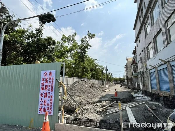 ▲東港鎮新勝2巷出入口豎立「私人土地」告示牌             。（圖／民眾提供，下同）