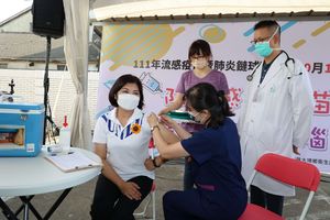 張麗善打流感疫苗　宣布雲林肺炎鏈球菌疫苗「65歲以上免費接種」