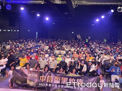 中信盃黑豹旗/十週年打造冠軍戒 辜仲諒期待未來擴增400隊