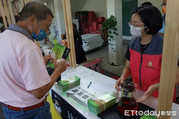 ▲南投林管處和茶改場首度公開林下經濟新品項「台灣原生山茶（眉原山品系）」。（圖／南投林管處提供，下同）